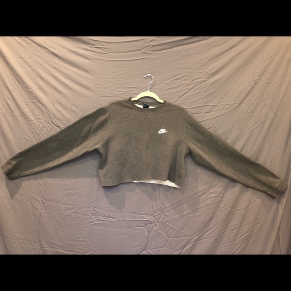 Cropped dark grey nike sweatshirt - Picture 4 of 5